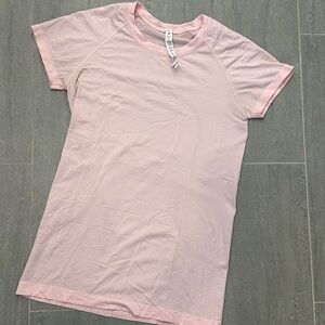Lululemon Swiftly 2.0 short sleeve size 8 Strawberry Milkshake